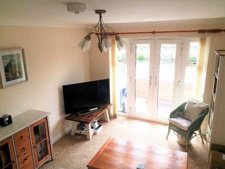 Two Bedroom Ground Floor Apartment with Stunning Riverside Views to Rent in Deeping St James - Photo 2
