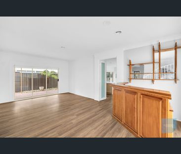 5 Earlswood Close, Caroline Springs, Vic 3023 - Photo 4