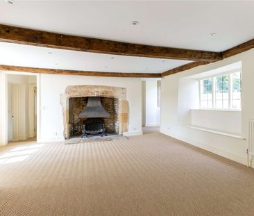 Immaculate Farmhouse in the heart of the village of Idbury. - Photo 3