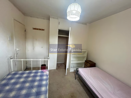 1 bedroom in a flat share to rent - Photo 5
