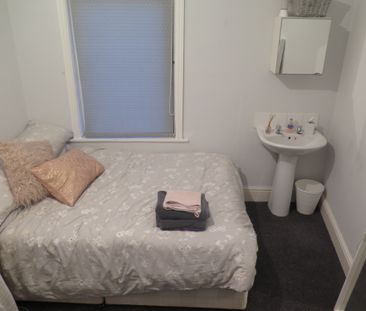 Regents Park Avenue, Hyde Park, Leeds, LS6 2AU - Photo 2