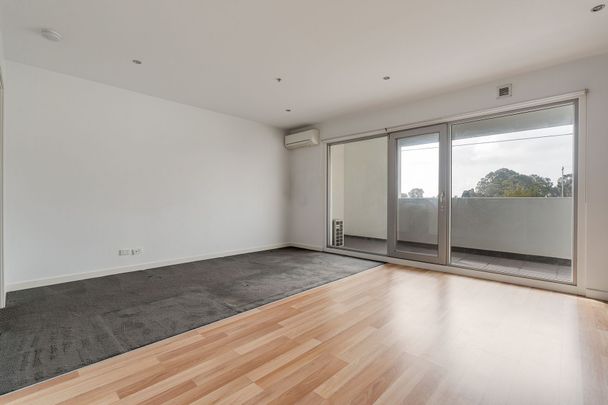 Charming 1-Bedroom Apartment - Photo 1