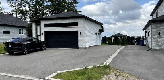 3½ tout inclus — Bas de duplex, entrée privée, stationnement, internet rapide — Saint-Jérôme — 1350$/mois - Photo 2