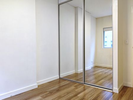 Spacious 2 Bedroom Apartment - Photo 3