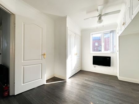 1 Bedroom - Photo 3