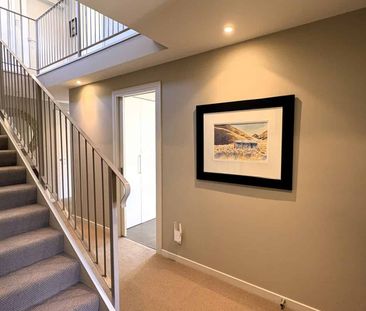 Spacious home on illustrious Cotter Avenue - Photo 4