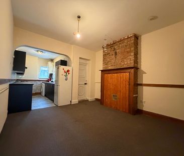 2 Bedroom Mid Terraced House For Rent - Photo 3