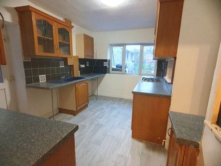 4 bedroom terraced house to rent - Photo 2