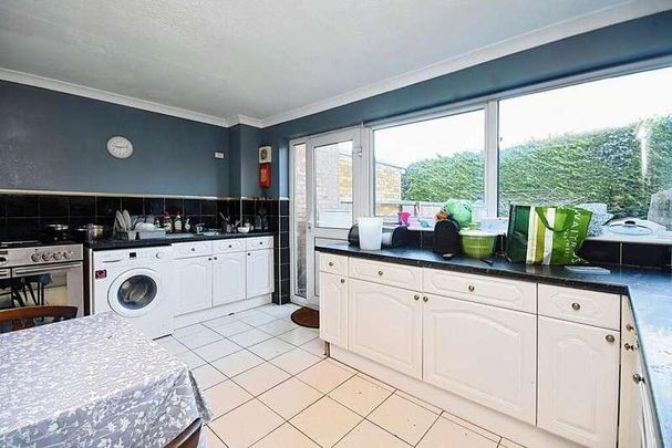 Boyd Close, Bishops Stortford, CM23 - Photo 1