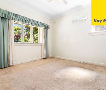 Family Bungalow in the Heart of Eastwood - Photo 3