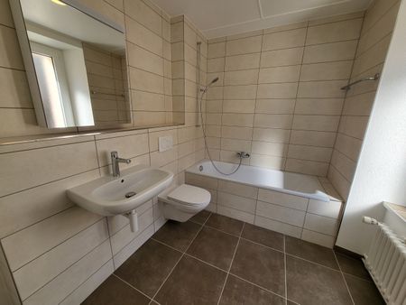 Grand appartement de 5 pièces au 2ème étage rénové en 2022 - Photo 2