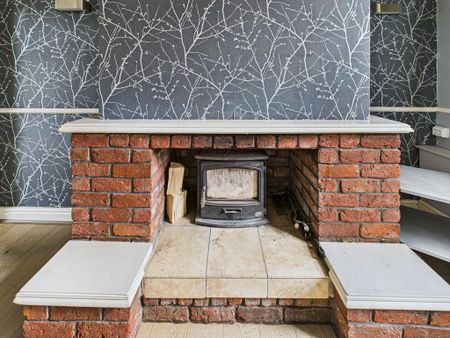 2 bedroom semi-detached house to rent - Photo 4