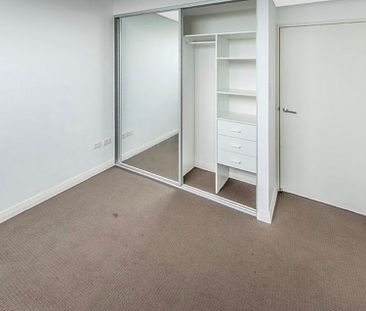 Modern 2 Bedrooms Apartment in Parramatta CBD - Photo 5