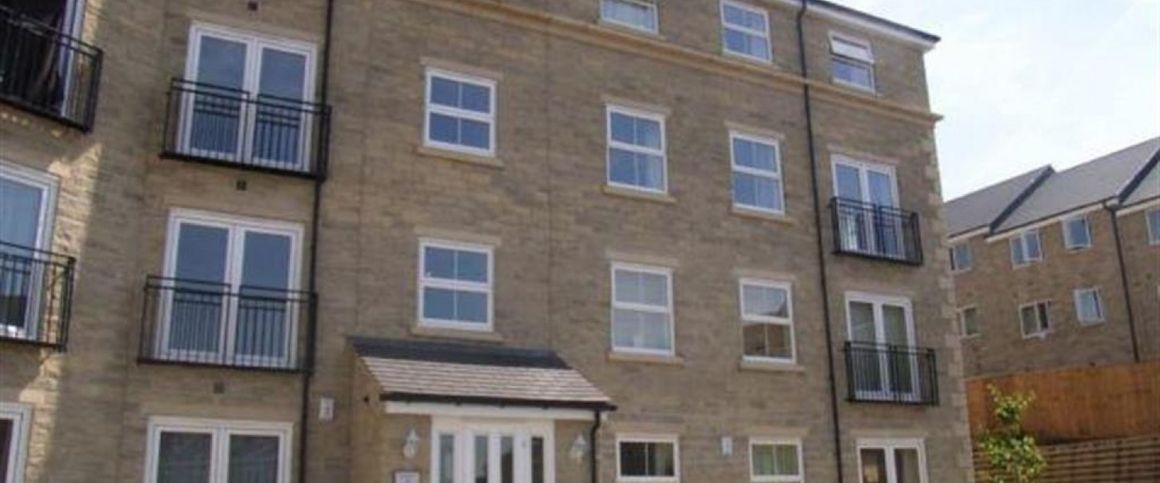 2 bedroom Flat To Let - Photo 1