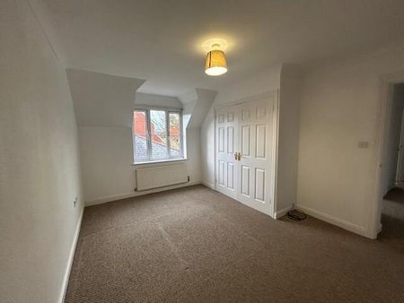 4 bedroom link detached house to rent - Photo 4