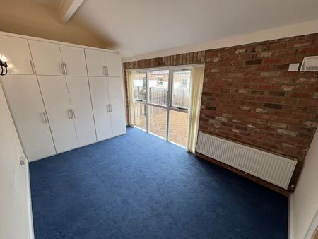 3 bedroom semi-detached bungalow to rent - Photo 5