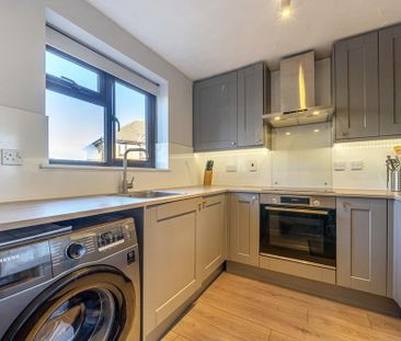 2 bedroom end of terrace house to rent - Photo 4