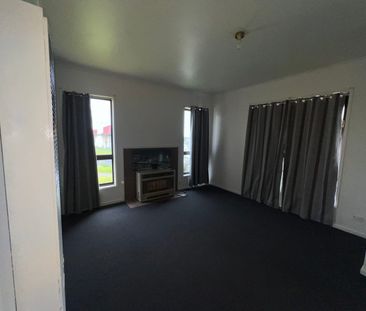 Suitable 3 Bedroom Home on Savige Street - Photo 6