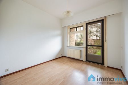 Ruim gelijkvloers appartement met 2 slaapkamers en tuin - Photo 4