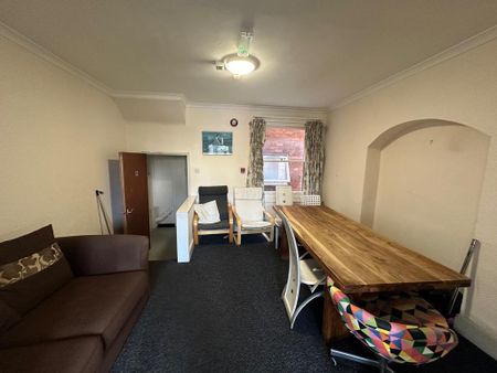 1 bedroom in a house share to rent - Photo 4