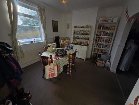 2 bedroom end of terrace house to rent - Photo 2