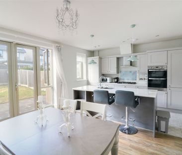 Terraced House to Rent: 7 The Aveune, Hazelbrook Square, Churchtown... - Photo 5