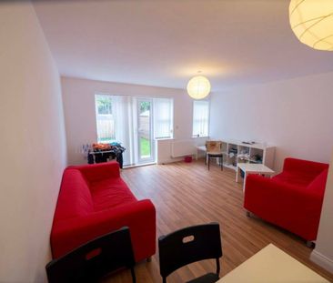 MODERN 4 BED STUDENT HOUSE - Photo 1