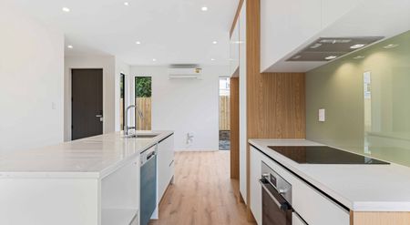 Modern Luxury - Unbeatable Location - Photo 3