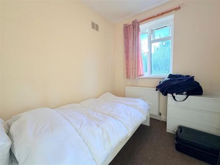 4 bedroom apartment to rent - Photo 3