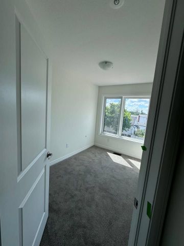 For Lease - 10 REID Avenue, Hamilton, Ontario - Photo 3