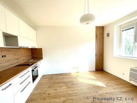 Pronájem bytu 1+kk 27 m² - Fotografie 2