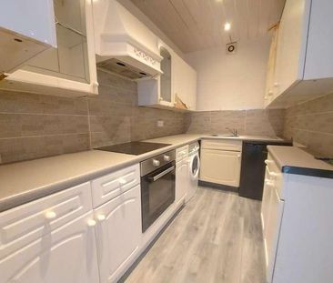 Bradford Lane, Bradford, BD3 - Photo 2