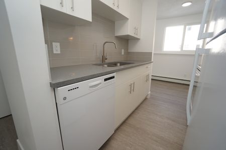 2 Bedroom - Photo 2