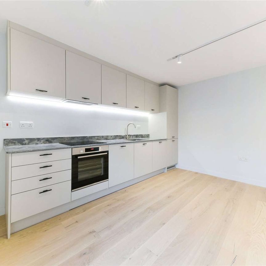 Beautifully presented 1 bedroom ground floor apartment in this gorgeous new block. - Photo 1