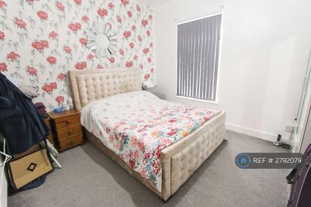 4 bedroom terraced house to rent - Photo 5
