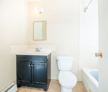 Alexander Apartments - Photo 6