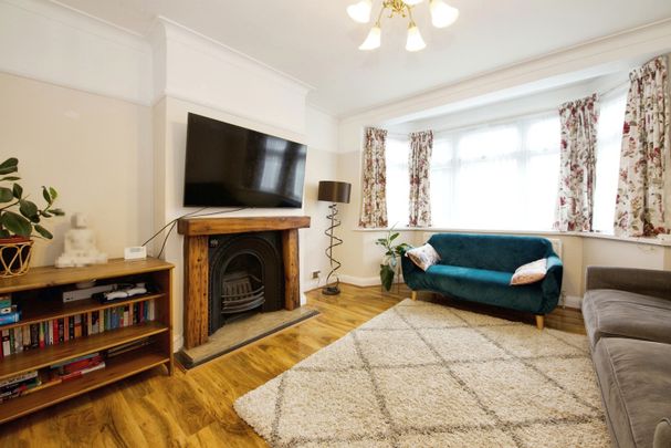 4 Bed Terraced House, West Court, HA0 - Photo 1