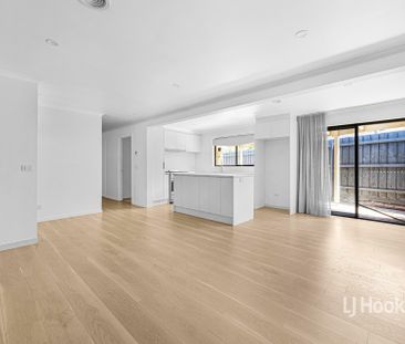 4 Tamarind Crescent, Werribee VIC, Belconnen - Photo 5