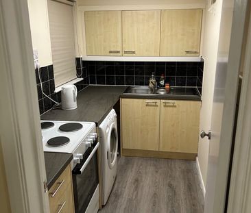 Studio Flat, Grange Fields Way, LS10 - Photo 3