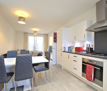 A modern presented, top floor, two bedroom apartment on the popular... - Photo 6