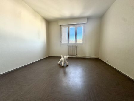 Location Appartement 4 pièces 80m² BEAUMONT 63110 - Photo 3