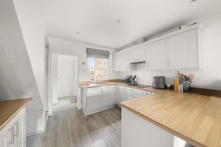 2 bedroom end of terrace house to rent - Photo 5