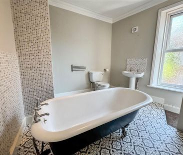 3 bedroom end of terrace house to rent - Photo 3