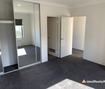 An exceptional family retreat nestled in the heart of Hammond Park - Photo 3