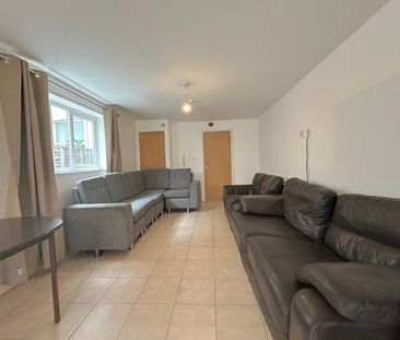 10 Bedroom Student Home – Llanbleddian Gardens - Photo 2