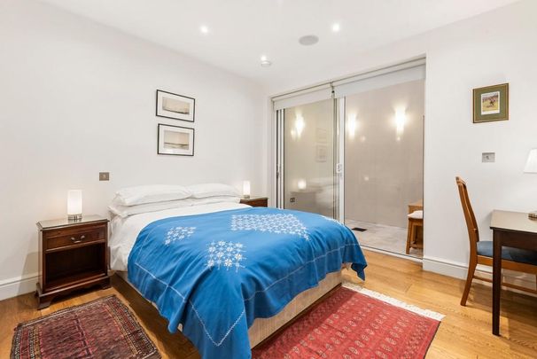 4 bedroom mews to rent - Photo 1