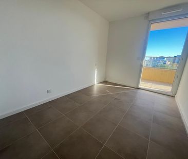 Location Appartement 3 pièces 63m² NICE 06200 - Photo 4