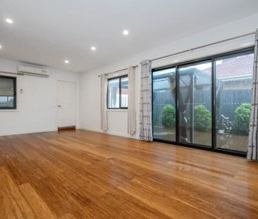 “Location, Location, Location!” - Photo 6