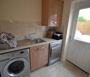 5 bedroom semi-detached house to rent - Photo 2