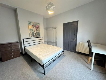 1 bedroom in a house share to rent - Photo 3